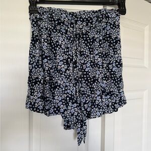 H&M shorts navy with flowers. Size 6